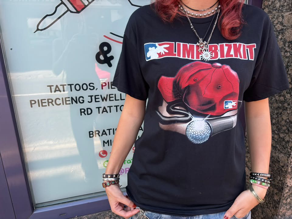 Metalové tričko Limp Bizkit na predaj v tetovacom štúdiu v Bratislave